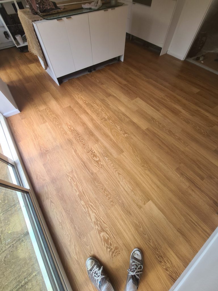 Karndean Knight Tile Honey Limed Oak KP155 6"x36" pic3